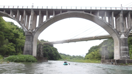 旧秩父橋(手前)と秩父橋